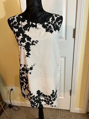 Roz & Ali Black and White Floral Shift Tunic